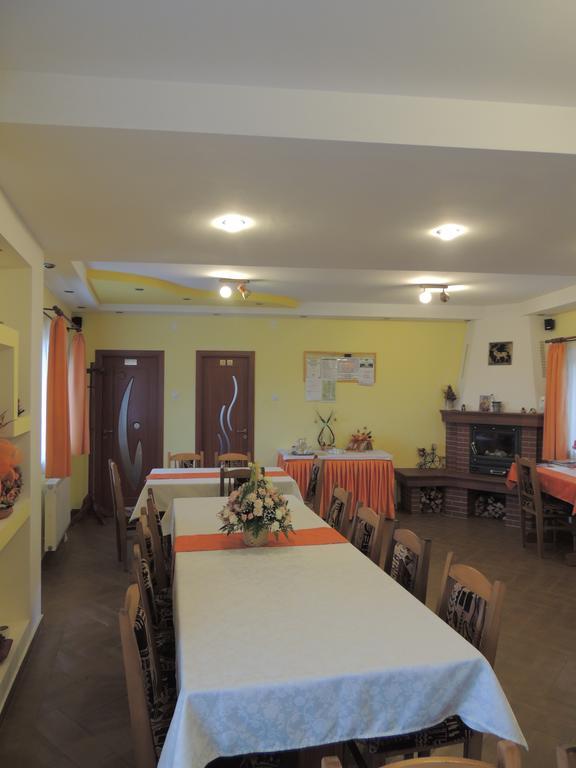Mokus Panzio Bed & Breakfast Bicfalau Exterior photo
